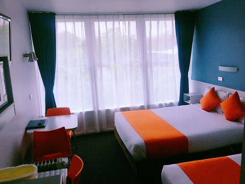 Waterfront Lodge Motel - Adwords Guide 23