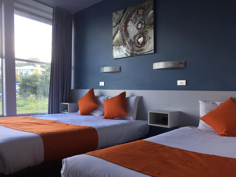 Waterfront Lodge Motel - Adwords Guide 1