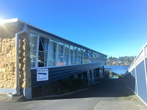 Waterfront Lodge Motel - Adwords Guide 26