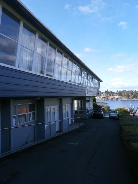 Waterfront Lodge Motel - Adwords Guide 32