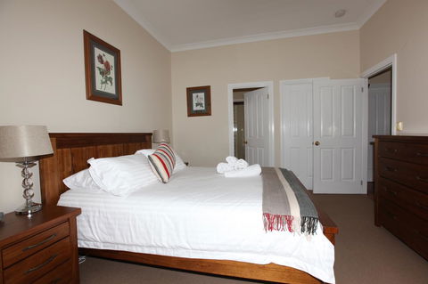 House On The Hill Bed And Breakfast - Adwords Guide 34