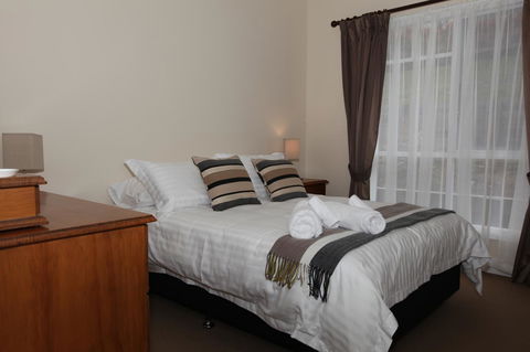 House On The Hill Bed And Breakfast - Adwords Guide 44