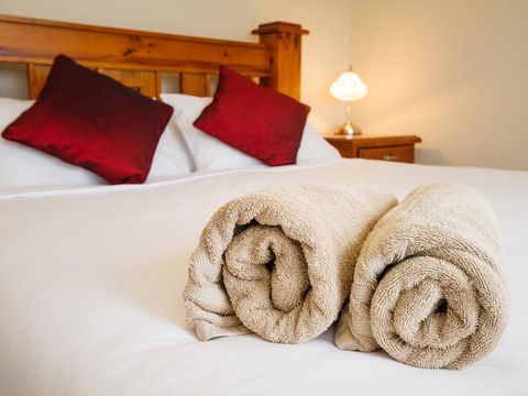 Catherine Lodge Farm Gate Cottages - Adwords Guide 6