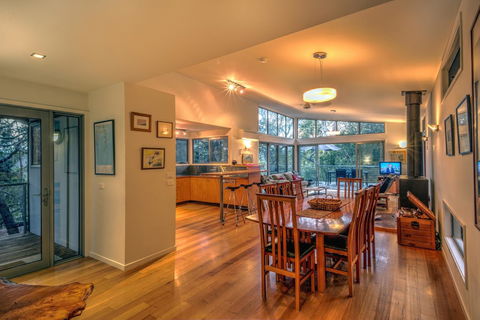Freycinet Eco Luxe ~ Forest ~ Ocean ~ Mountain - Adwords Guide 12