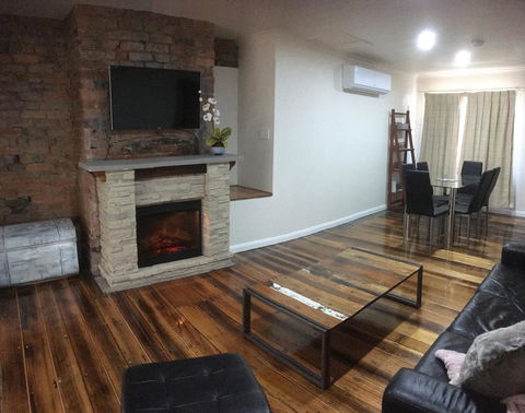 3ree- Spacious & Charming Apartment - Adwords Guide 12
