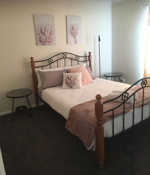 3ree- Spacious & Charming Apartment - Adwords Guide 14