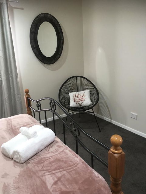 3ree- Spacious & Charming Apartment - Adwords Guide 5