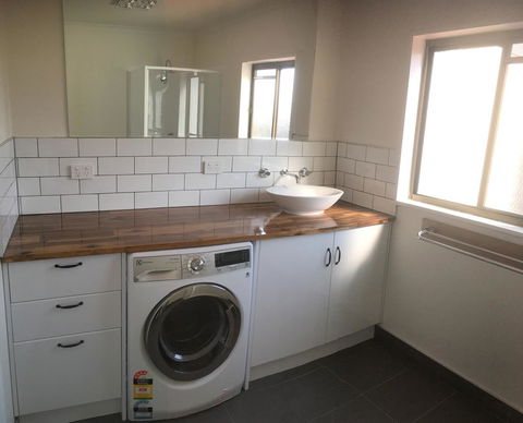 3ree- Spacious & Charming Apartment - Adwords Guide 9