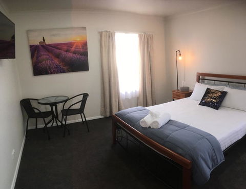 3ree- Spacious & Charming Apartment - Adwords Guide 0