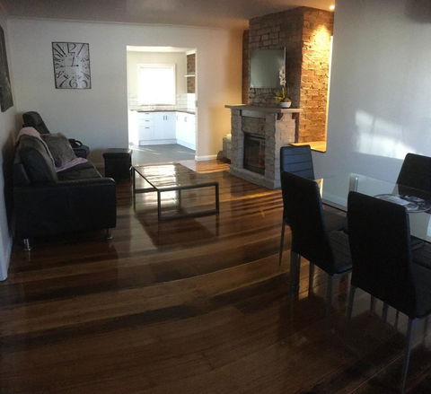 3ree- Spacious & Charming Apartment - Adwords Guide 11
