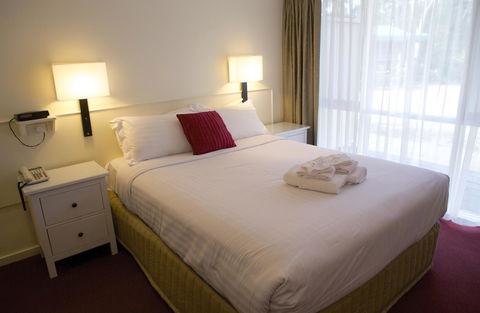 Sanctuary House Resort Motel - Adwords Guide 9