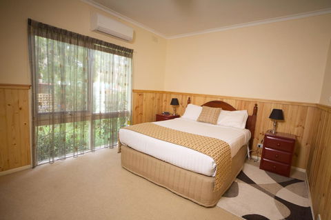 Sanctuary House Resort Motel - Adwords Guide 13