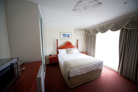 Sanctuary House Resort Motel - Adwords Guide 8