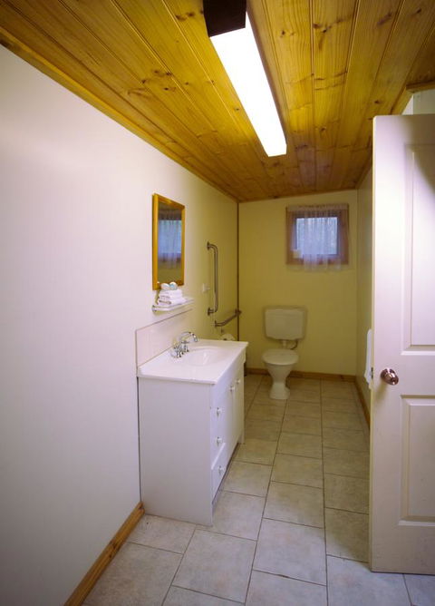 Sanctuary House Resort Motel - Adwords Guide 21