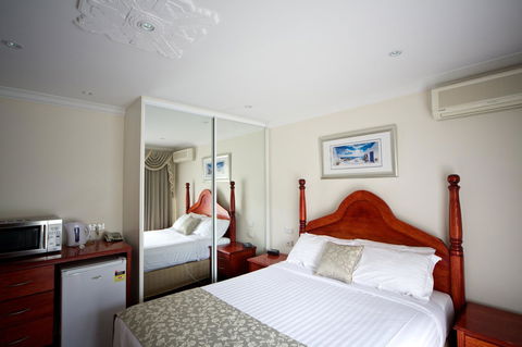 Sanctuary House Resort Motel - Adwords Guide 6