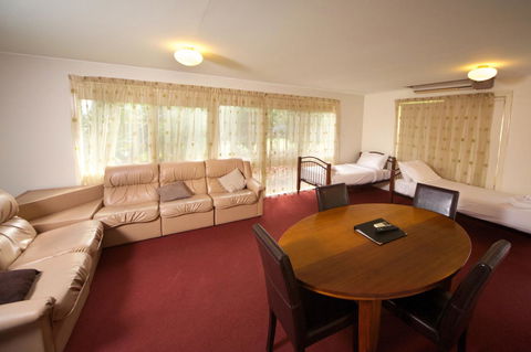 Sanctuary House Resort Motel - Adwords Guide 15
