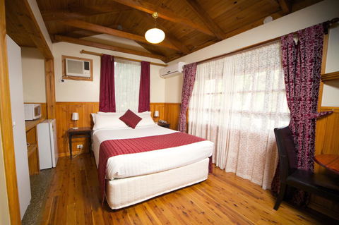 Sanctuary House Resort Motel - Adwords Guide 1