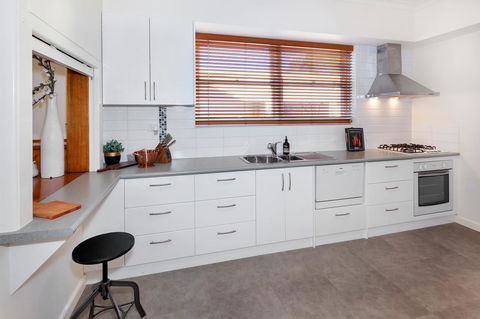 Lake Wendouree Luxury Apartments On Grove - Adwords Guide 16