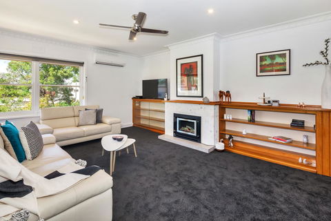 Lake Wendouree Luxury Apartments On Grove - Adwords Guide 7