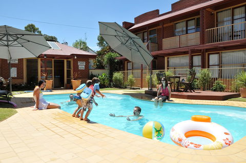 National Hotel Complex Bendigo - Adwords Guide 12