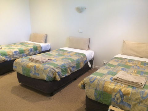 Ambassador Motor Inn - Adwords Guide 1