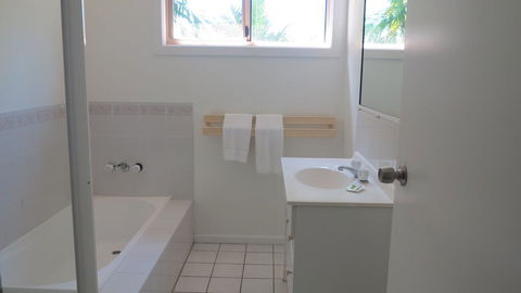 47 Yates St Nelly Bay - Adwords Guide 1