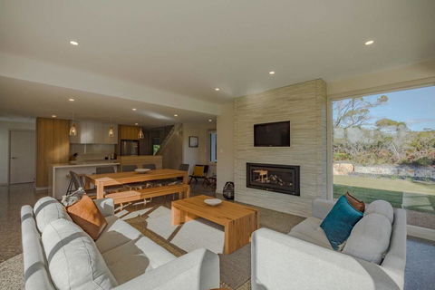 Baileys Beach House - Adwords Guide 0