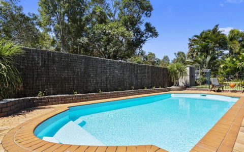 BB233 Banksia Beach Family Home - 4 Bedrooms - Adwords Guide 1