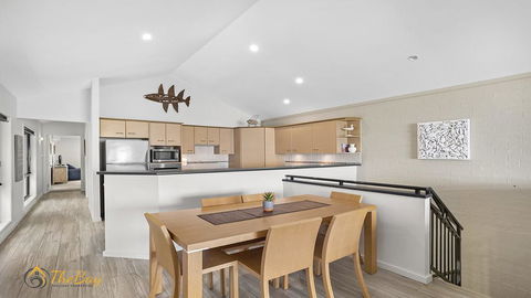 Beach House 72A Marine Drive - Fingal Bay - Adwords Guide 3