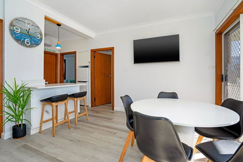 Beachcomer, Unit 2 - The Entrance, NSW - Adwords Guide 2