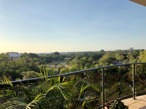 Beautiful Spacious City Apartment With Views Out To The Arafura Sea - Adwords Guide 2