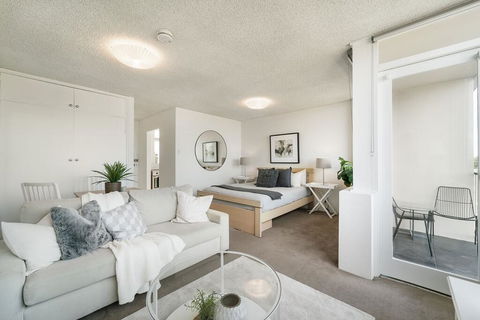 Bright And Sunny Studio Apartment - Adwords Guide 2