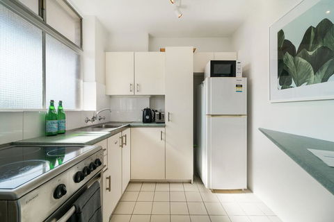 Bright And Sunny Studio Apartment - Adwords Guide 3
