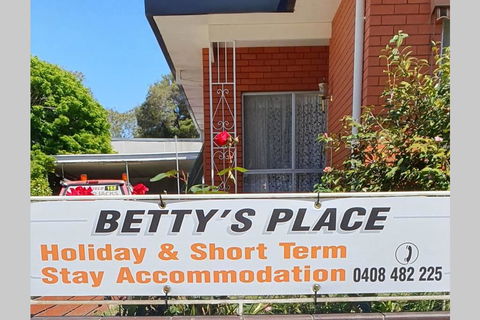 Betty's Place - Adwords Guide 0