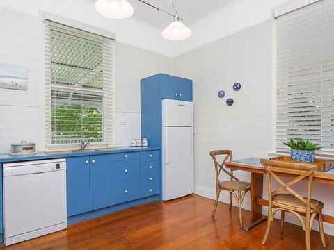 Blake House - Iconic Coastal Homestead - Adwords Guide 3