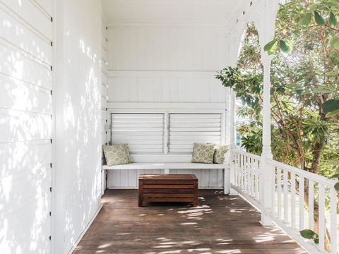 Blake House - Iconic Coastal Homestead - Adwords Guide 1