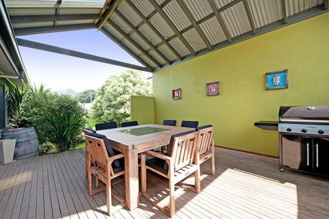 BLUE SKYES - Family Home With Balcony & Views. - Adwords Guide 3