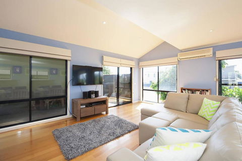 BLUE SKYES - Family Home With Balcony & Views. - Adwords Guide 0