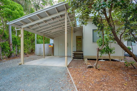 Bluewater 1 - Rainbow Shores, Amazing Location, Easy Walk To Beach, Pool, Aircon, Outdoor Spa - Adwords Guide 2