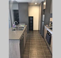 Bright Modern Stylish - Top Floor Apt - Woden - Adwords Guide