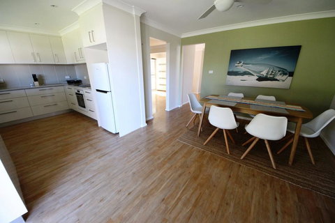 Briney Mia At Hat Head - Adwords Guide 1