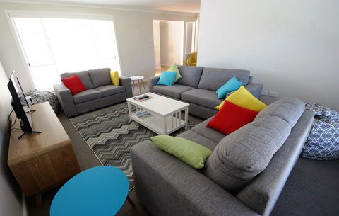 Briney Mia At Hat Head - Adwords Guide 0