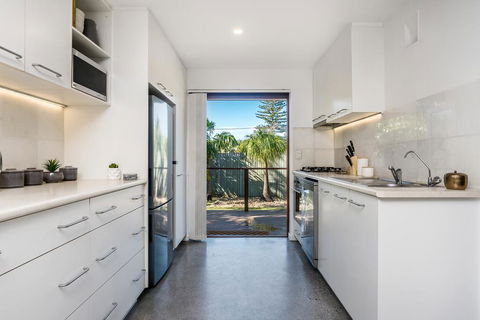 Byron Beachside Bungalow - Adwords Guide 3