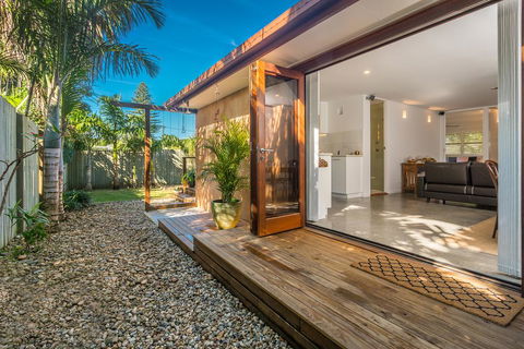 Byron Beachside Bungalow - Adwords Guide 1