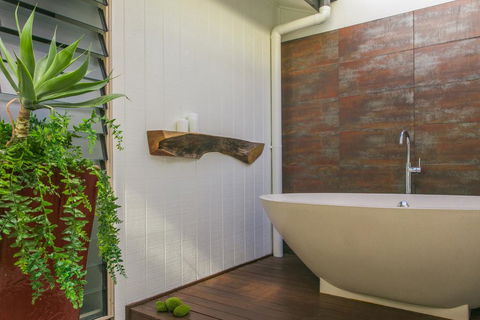 Byron Lakeside Holiday Apartments - Adwords Guide 2