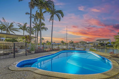 CANAL HOME NEAR MOOLOOLABA - Adwords Guide 1