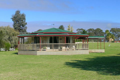 Carolynnes Cottages - Adwords Guide 0