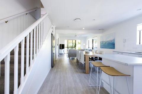 Cayman Quays - Adwords Guide 2