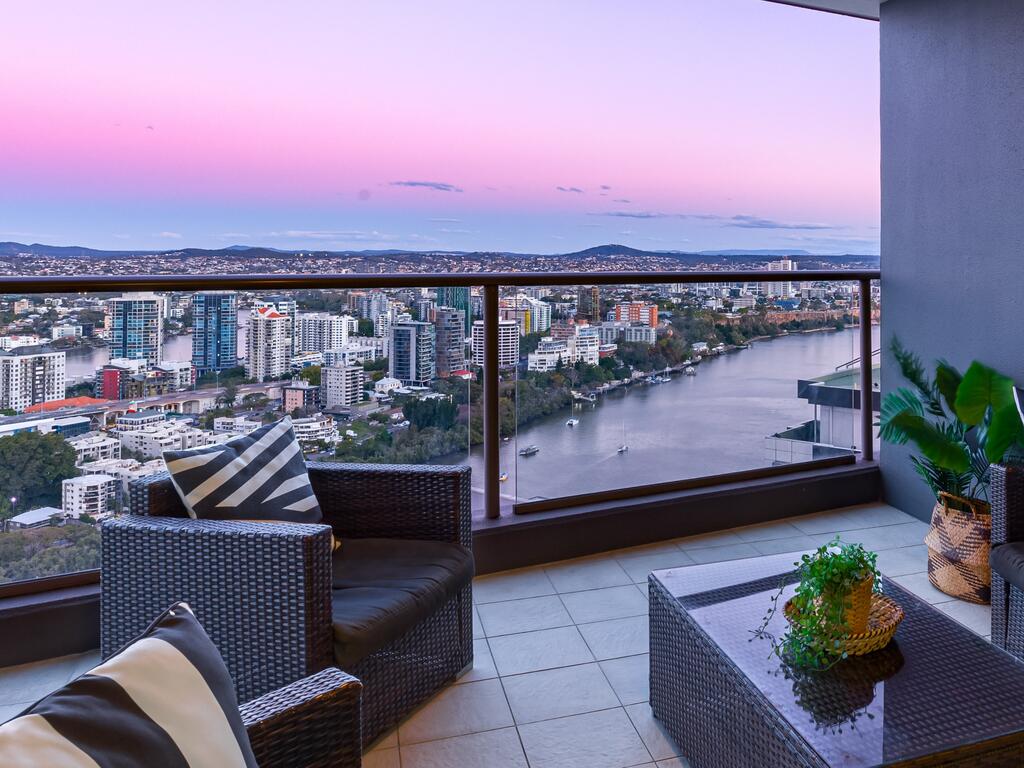 City Sky Home in Africa - River  Story Bridge Views Brisbane City