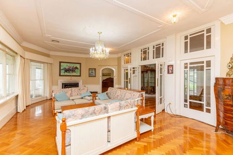 Classic 5 Beds Mt Dandenong Resort - Adwords Guide 1